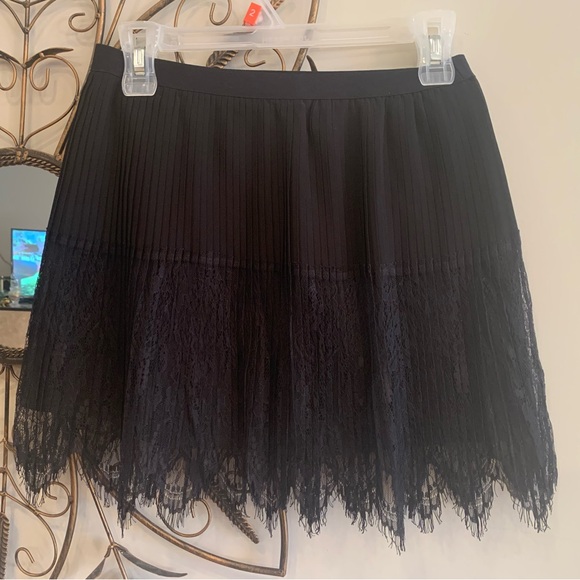 Forever 21 Dresses & Skirts - Forever 21 Black Lined Mini Skirt with Lace Hem and Elastic Waist